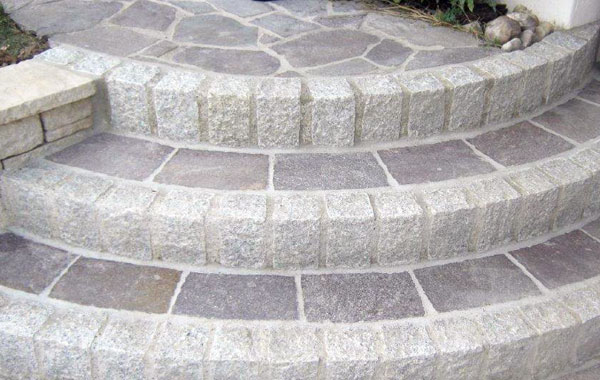 Stufenanlagen und Mauern